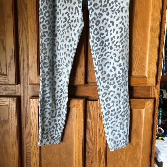 NWT Chaser Quadrablend Mob Wife Lace Up Back Leggings Animal Print Gray - M - Picture 4 of 11
